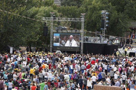 On his first day in Philadelphia, Pope Francis visits Independence Hall on Saturday, Sept. 26, 2015. (Ed Hille/Philadelphia Inquirer/TNS)