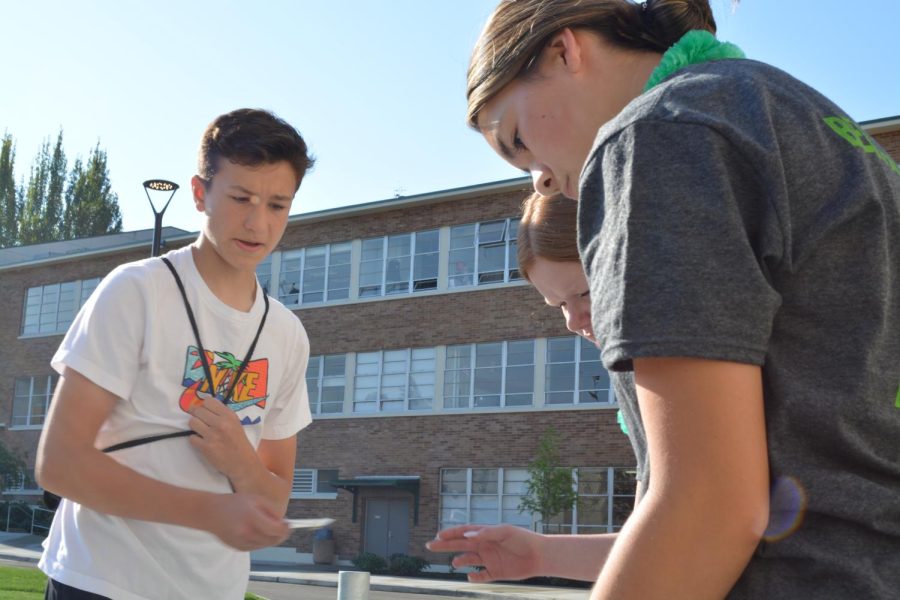 Members+of+the+Class+of+2026+find+their+CP+during+Freshman+Welcome.