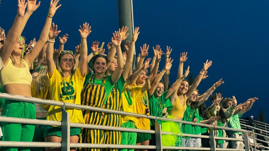 Blanchet+students+show+their+spirit+for+the+first+game+agaisnt+Redmond.